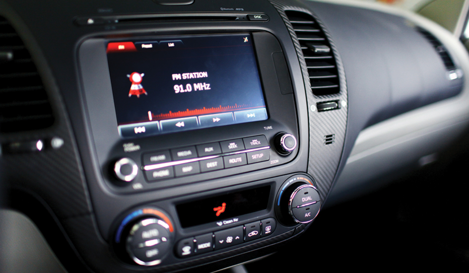 So sánh hệ thống giải trí của Toyota Corolla Altis 2017 và Kia Cerato 2017 hệ thống giải trí của Toyota Corolla Altis 2017 và Kia Cerato 2017