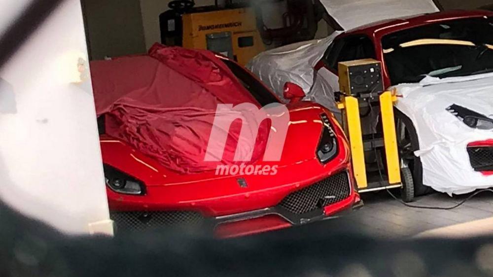 Siêu xe Ferrari 488 lộ ảnh thật với thiết kế hầm hố