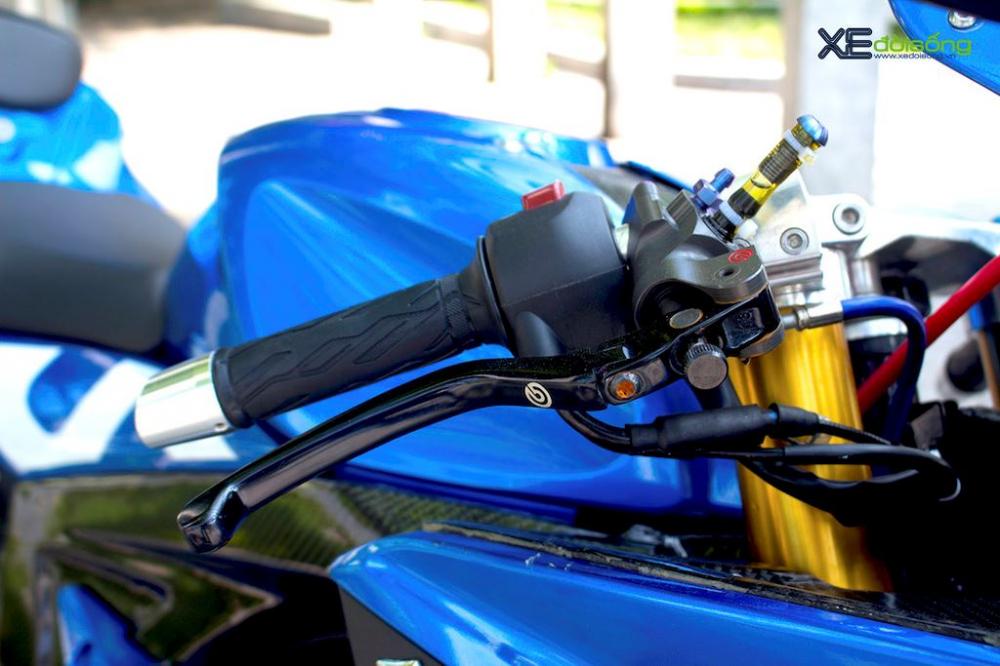 Cùm côn dây CRG GP trang bị phía bên phải Suzuki GSX-R150 Suzuki GSX-R150 sở hữu cùm côn dây CRG GP