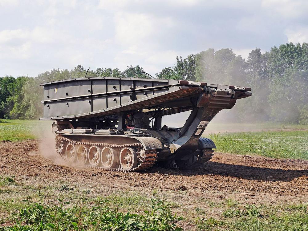 Xế cổ Volvo được độ động cơ xe tăng T55