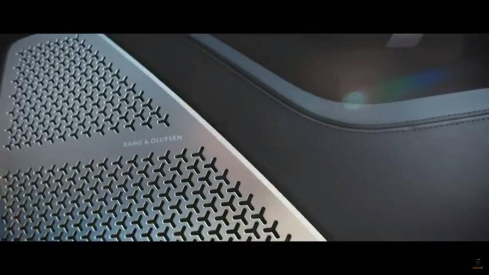 Lamborghini vô tình làm lộ thiết kế của siêu SUV Urus trước ngày ra mắt