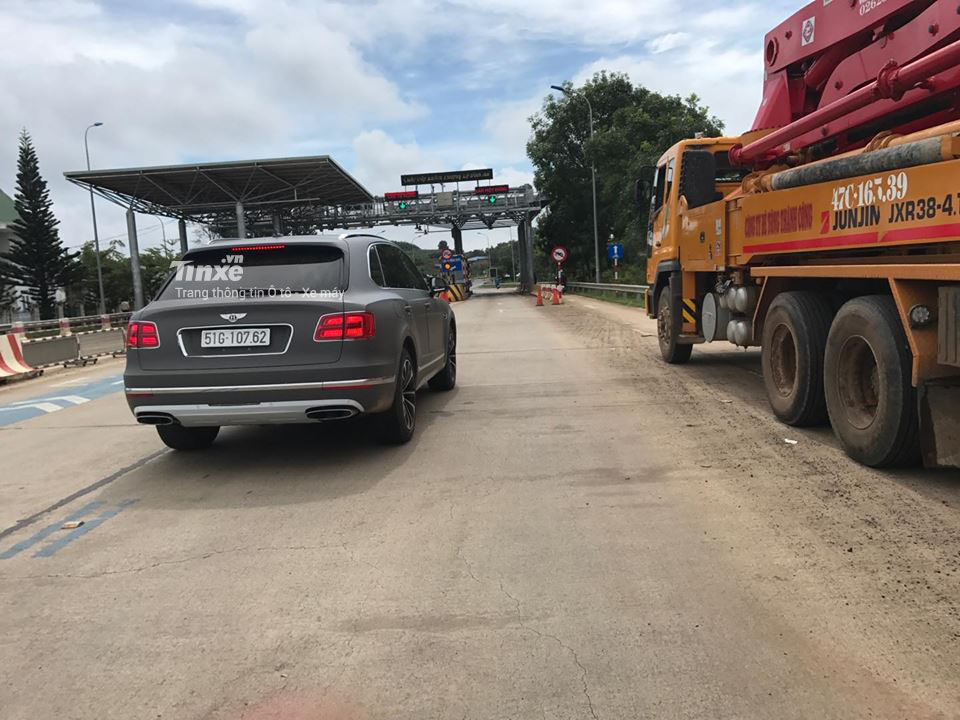 Đại gia Trung Nguyên tậu Bentley Bentayga Đại gia Trung Nguyên tậu Bentley Bentayga
