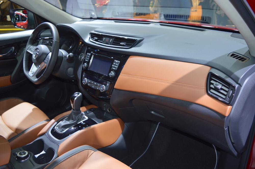 Cận cảnh thiết kế của Nissan X-Trail 2018 ngoài đời thực
