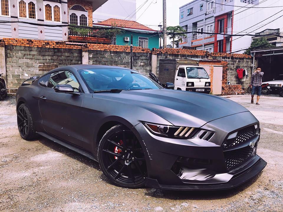 Ford Mustang luôn là niềm tự hào của nhiều người yêu xe. Nếu bạn là một trong số đó, hãy xem đoạn video để nhìn thấy chiếc Mustang đang \