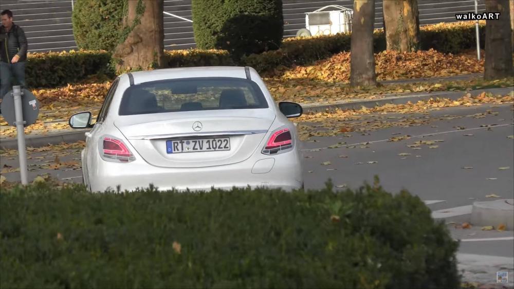 Mercedes C-Class mới - Đuôi xe Mercedes C-Class mới - Đuôi xe
