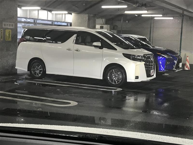Phiên bản nâng cấp của Toyota Alphard bất ngờ lộ diện