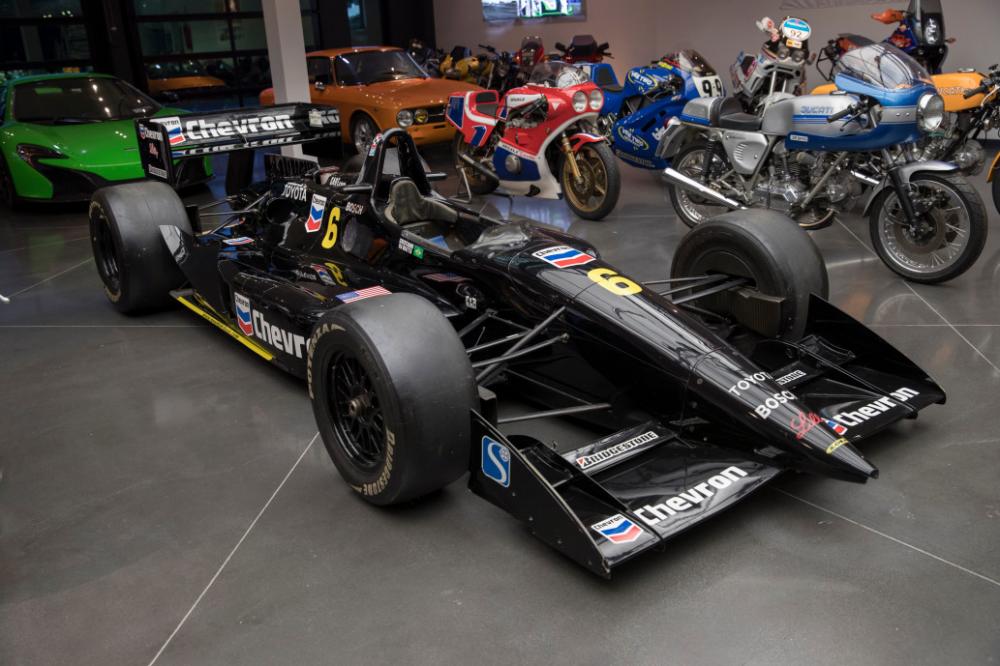 Alan Wilzig Doanh nhân ghét xe Đức chi 3 triệu USD để biến sân sau của nhà riêng thành đường đua Công thức 1