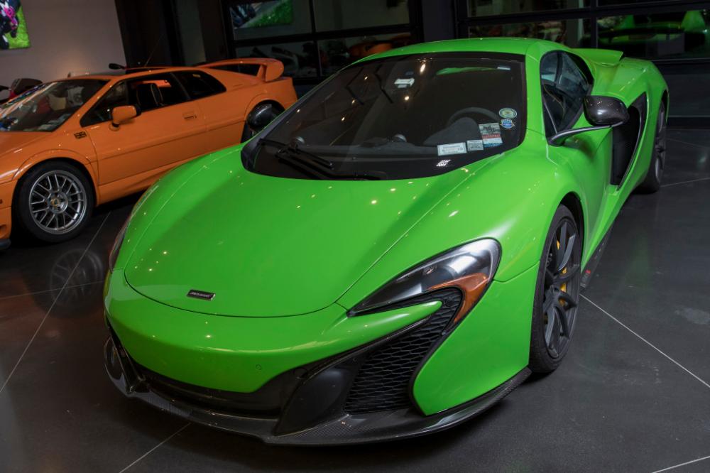 Alan Wilzig Doanh nhân ghét xe Đức chi 3 triệu USD để biến sân sau của nhà riêng thành đường đua Công thức 1