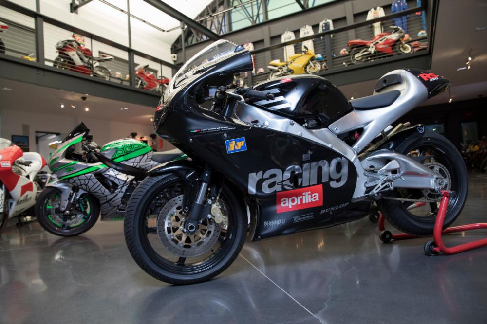 Alan Wilzig Doanh nhân ghét xe Đức chi 3 triệu USD để biến sân sau của nhà riêng thành đường đua Công thức 1