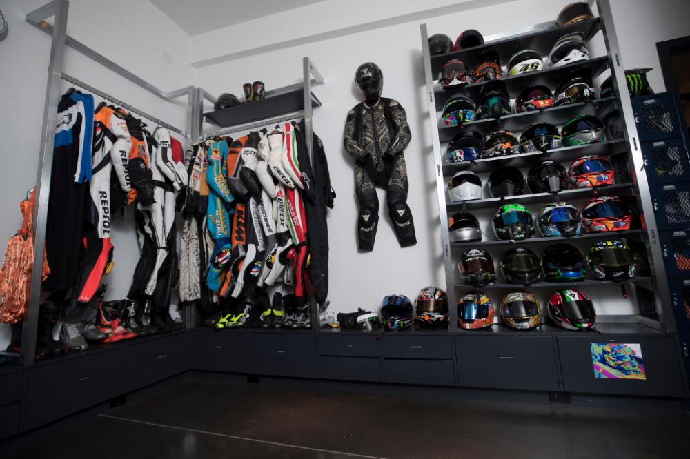 Alan Wilzig Doanh nhân ghét xe Đức chi 3 triệu USD để biến sân sau của nhà riêng thành đường đua Công thức 1