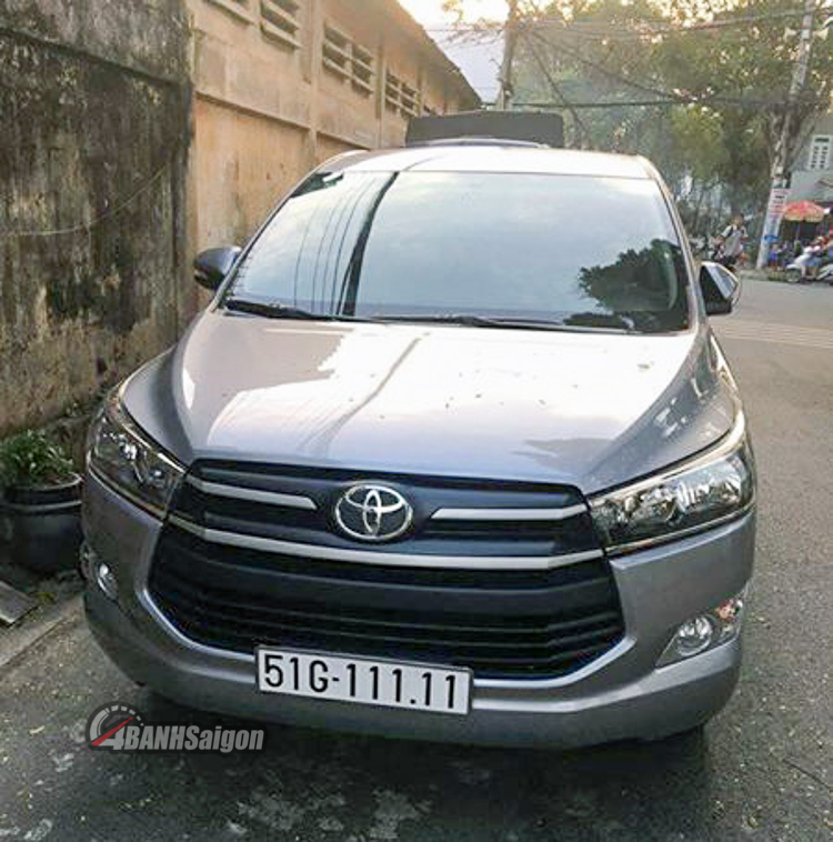 Một mẫu xe khác cùng thương hiệu Toyota là Innova bốc được biển số ngũ quý 1 (51G-111.11) Một mẫu xe khác cùng thương hiệu Toyota là Innova bốc được biển số ngũ quý 1 (51G-111.11)