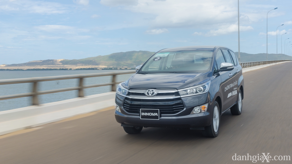 Đánh giá Toyota Innova 2016: Mẫu xe đáng mua trong phân khúc xe gia đình Đánh giá Toyota Innova 2016: Mẫu xe đáng mua trong phân khúc xe gia đình