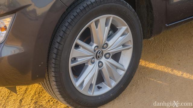 Đánh giá Toyota Innova 2016: Mẫu xe đáng mua trong phân khúc xe gia đình Đánh giá Toyota Innova 2016: Mẫu xe đáng mua trong phân khúc xe gia đình