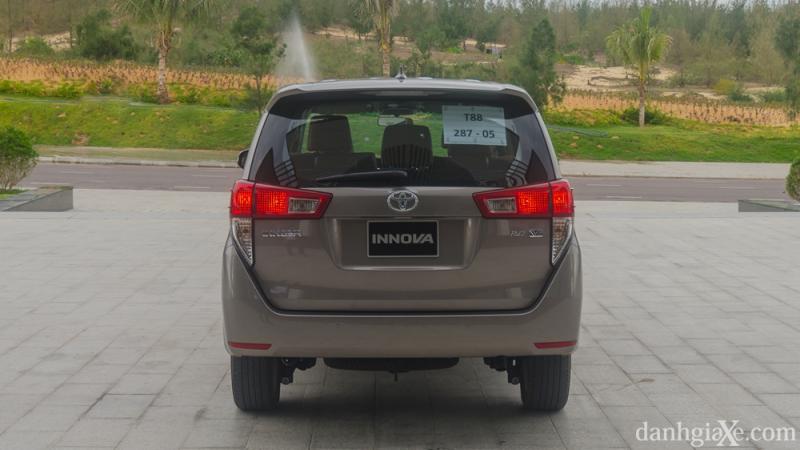 Đánh giá Toyota Innova 2016: Mẫu xe đáng mua trong phân khúc xe gia đình Đánh giá Toyota Innova 2016: Mẫu xe đáng mua trong phân khúc xe gia đình