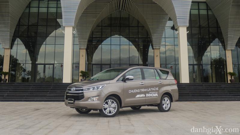 Đánh giá Toyota Innova 2016: Mẫu xe đáng mua trong phân khúc xe gia đình Đánh giá Toyota Innova 2016: Mẫu xe đáng mua trong phân khúc xe gia đình