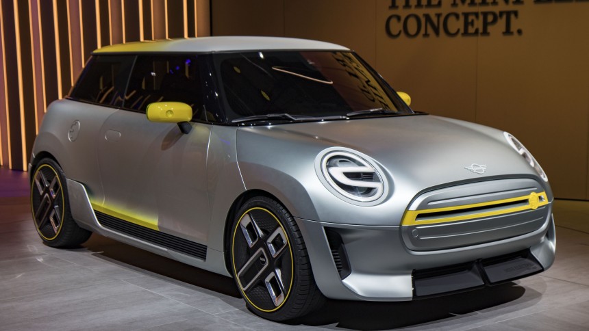 Logo 2D mới xuất hiện trên Mini Electric Concept Logo 2D mới trên xe của Mini