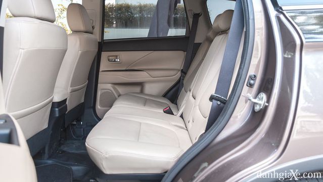 Đánh giá xe Mitsubishi Outlander 2017: Sự lựa chọn hoàn hảo cho quý ông Đánh giá xe Mitsubishi Outlander 2017: Sự lựa chọn hoàn hảo cho quý ông