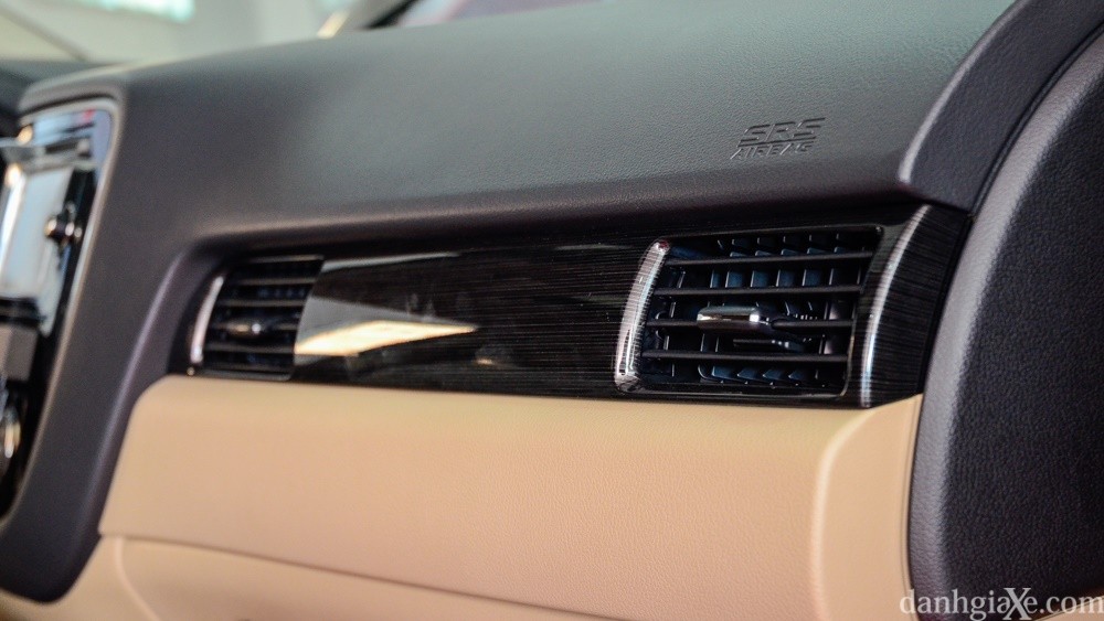 Đánh giá xe Mitsubishi Outlander 2017: Sự lựa chọn hoàn hảo cho quý ông Đánh giá xe Mitsubishi Outlander 2017: Sự lựa chọn hoàn hảo cho quý ông