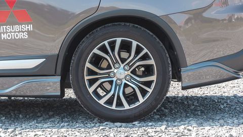 Đánh giá xe Mitsubishi Outlander 2017: Sự lựa chọn hoàn hảo cho quý ông Đánh giá xe Mitsubishi Outlander 2017: Sự lựa chọn hoàn hảo cho quý ông