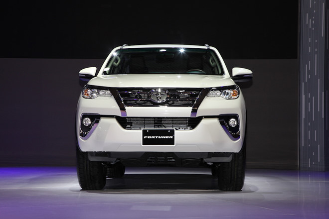 So sánh xe Toyota Fortuner 2017 và Mitsubishi Pajero Sport 2017: Chọn xe chất lượng hay hợp túi tiền? So sánh xe Toyota Fortuner 2017 và Mitsubishi Pajero Sport 2017: Chọn xe chất lượng hay hợp túi tiền?