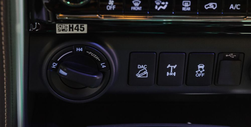 So sánh xe Toyota Fortuner 2017 và Mitsubishi Pajero Sport 2017: Chọn xe chất lượng hay hợp túi tiền? So sánh xe Toyota Fortuner 2017 và Mitsubishi Pajero Sport 2017: Chọn xe chất lượng hay hợp túi tiền?