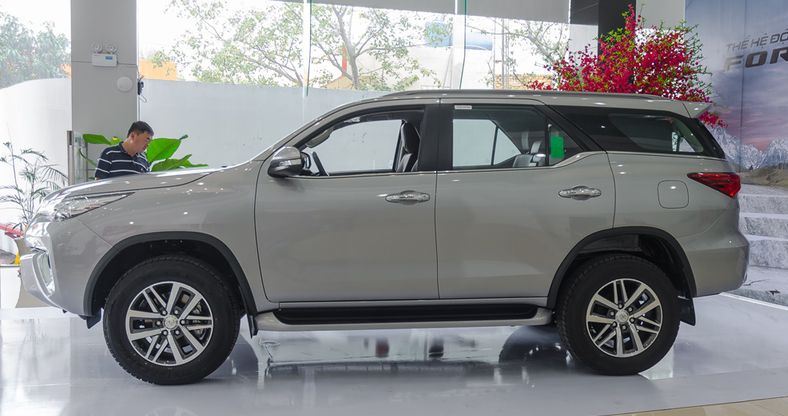 So sánh xe Toyota Fortuner 2017 và Mitsubishi Pajero Sport 2017: Chọn xe chất lượng hay hợp túi tiền? So sánh xe Toyota Fortuner 2017 và Mitsubishi Pajero Sport 2017: Chọn xe chất lượng hay hợp túi tiền?