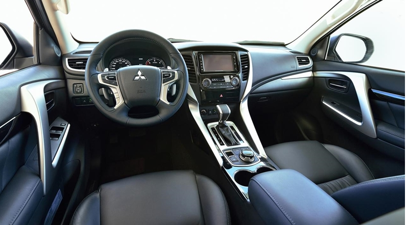 So sánh xe Toyota Fortuner 2017 và Mitsubishi Pajero Sport 2017: Chọn xe chất lượng hay hợp túi tiền? So sánh xe Toyota Fortuner 2017 và Mitsubishi Pajero Sport 2017: Chọn xe chất lượng hay hợp túi tiền?