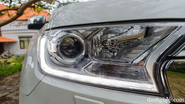 Đánh giá xe Ford Everest 2017: “Đắt xắt ra miếng” Đánh giá xe Ford Everest 2017