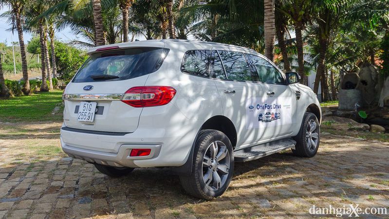 Đánh giá xe Ford Everest 2017: “Đắt xắt ra miếng” Đánh giá xe Ford Everest 2017