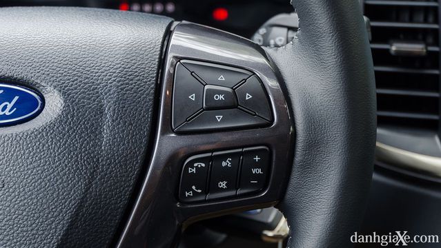 Đánh giá xe Ford Everest 2017: “Đắt xắt ra miếng” Đánh giá xe Ford Everest 2017