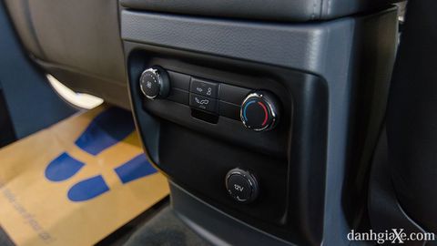 Đánh giá xe Ford Everest 2017: “Đắt xắt ra miếng” Đánh giá xe Ford Everest 2017