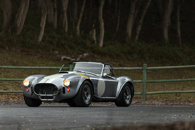 Xe cổ Shelby Cobra 427 có giá bán cao ngất