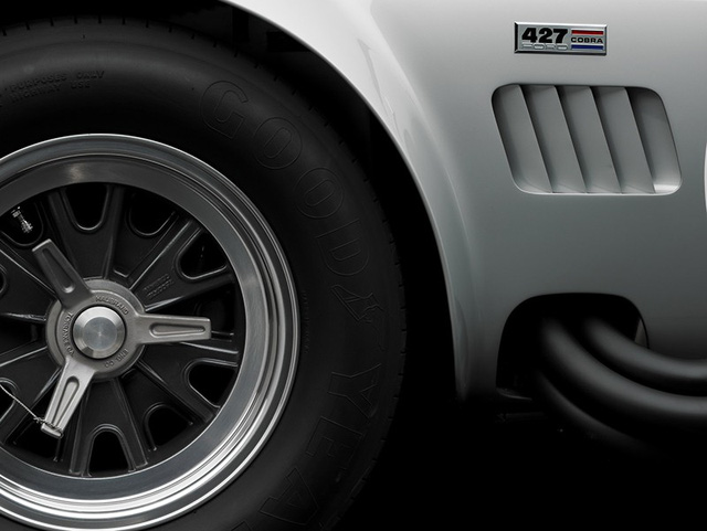 Xe cổ Shelby Cobra 427 có giá bán 2 triệu USD