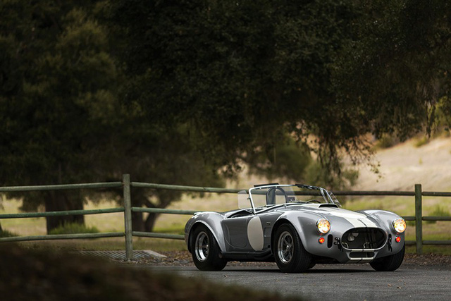 Xe cổ Shelby Cobra 427 có giá bán 2 triệu USD