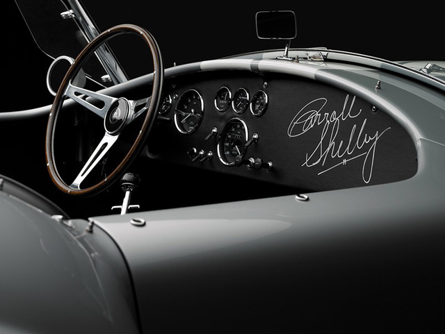 Xe cổ Shelby Cobra 427 có giá bán 2 triệu USD