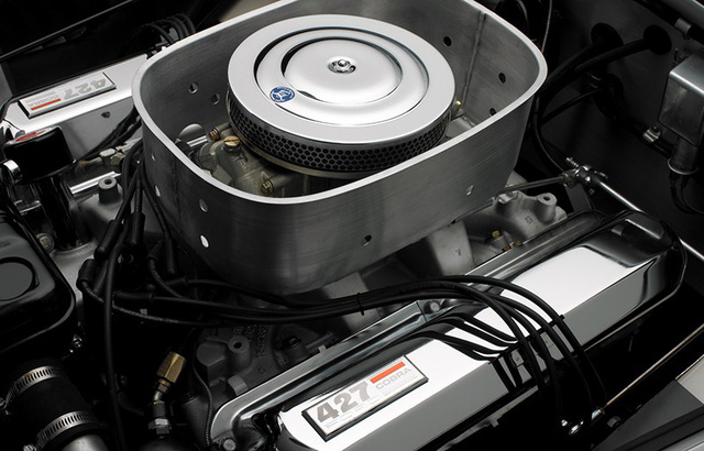 Xe cổ Shelby Cobra 427 có giá bán 2 triệu USD