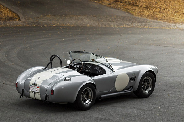 Xe cổ Shelby Cobra 427 có giá bán 2 triệu USD
