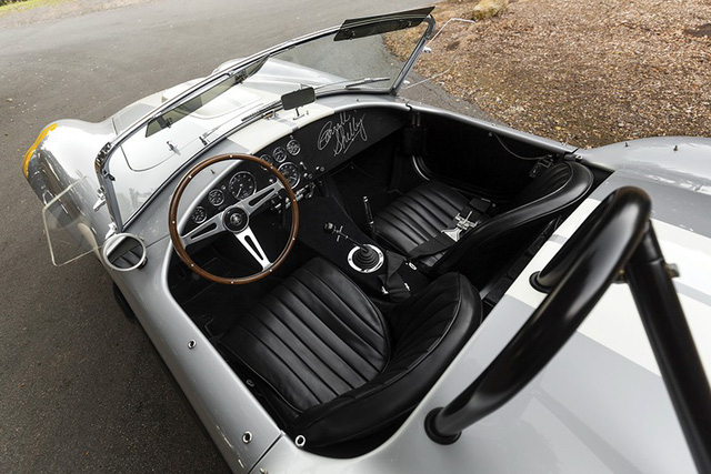 Xe cổ Shelby Cobra 427 có giá bán 2 triệu USD