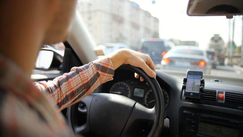 dùng điện thoại thay cho nhiệt kế xe