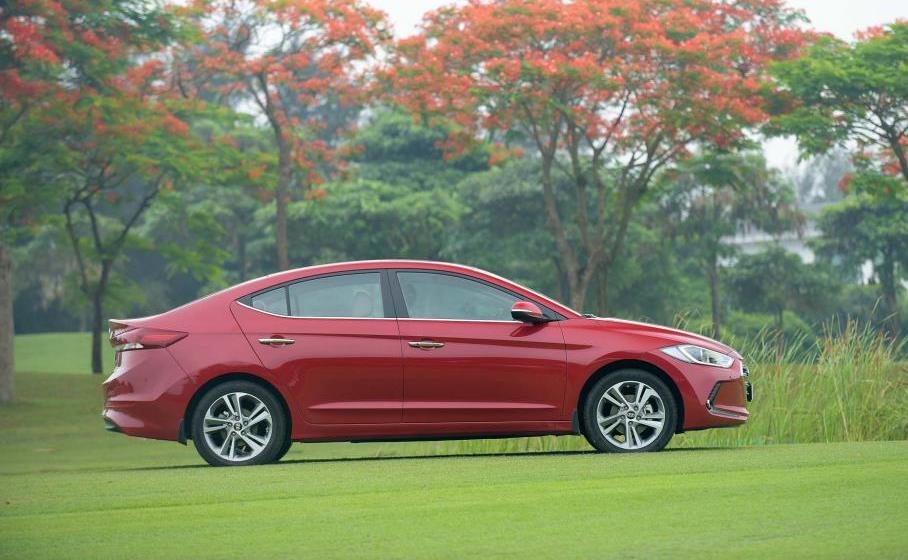 So sánh xe Chevrolet Cruze và Hyundai Elantra: Lão làng đấu với tân binh So sánh xe Chevrolet Cruze và Hyundai Elantra