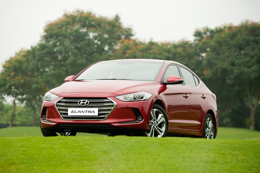 So sánh xe Chevrolet Cruze và Hyundai Elantra: Lão làng đấu với tân binh So sánh xe Chevrolet Cruze và Hyundai Elantra