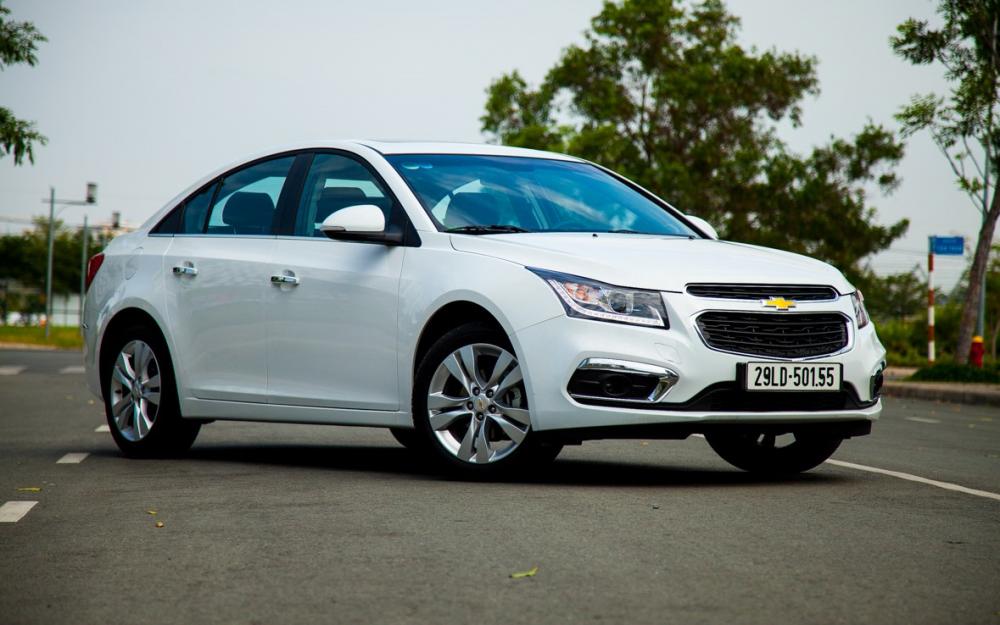 So sánh xe Chevrolet Cruze và Hyundai Elantra: Lão làng đấu với tân binh So sánh xe Chevrolet Cruze và Hyundai Elantra