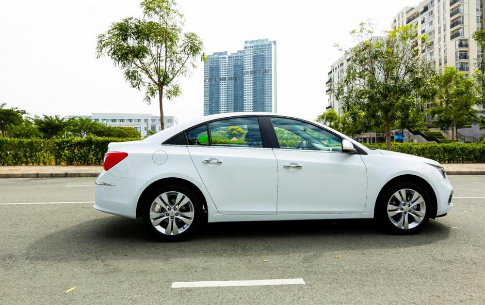 So sánh xe Chevrolet Cruze và Hyundai Elantra: Lão làng đấu với tân binh So sánh xe Chevrolet Cruze và Hyundai Elantra