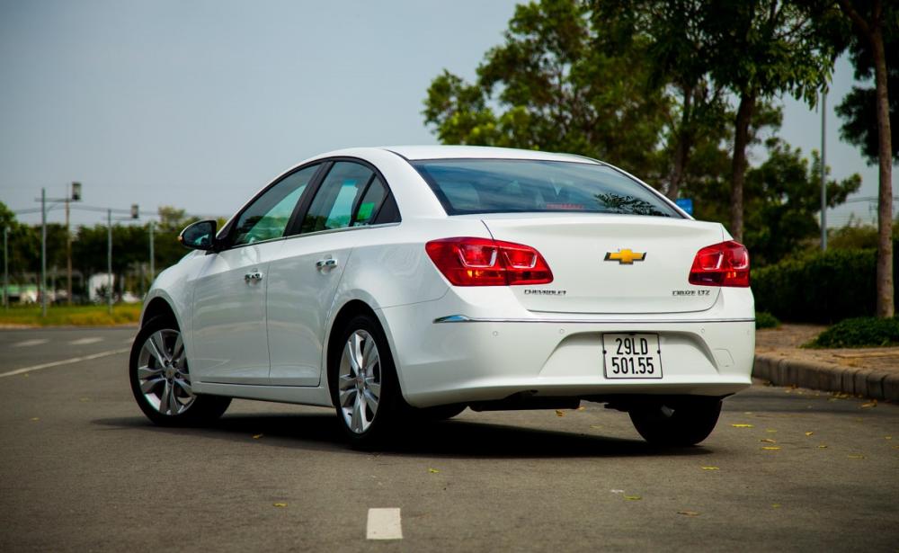 So sánh xe Chevrolet Cruze và Hyundai Elantra: Lão làng đấu với tân binh So sánh xe Chevrolet Cruze và Hyundai Elantra