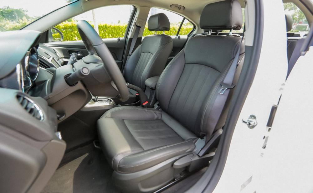 So sánh xe Chevrolet Cruze và Hyundai Elantra: Lão làng đấu với tân binh So sánh xe Chevrolet Cruze và Hyundai Elantra