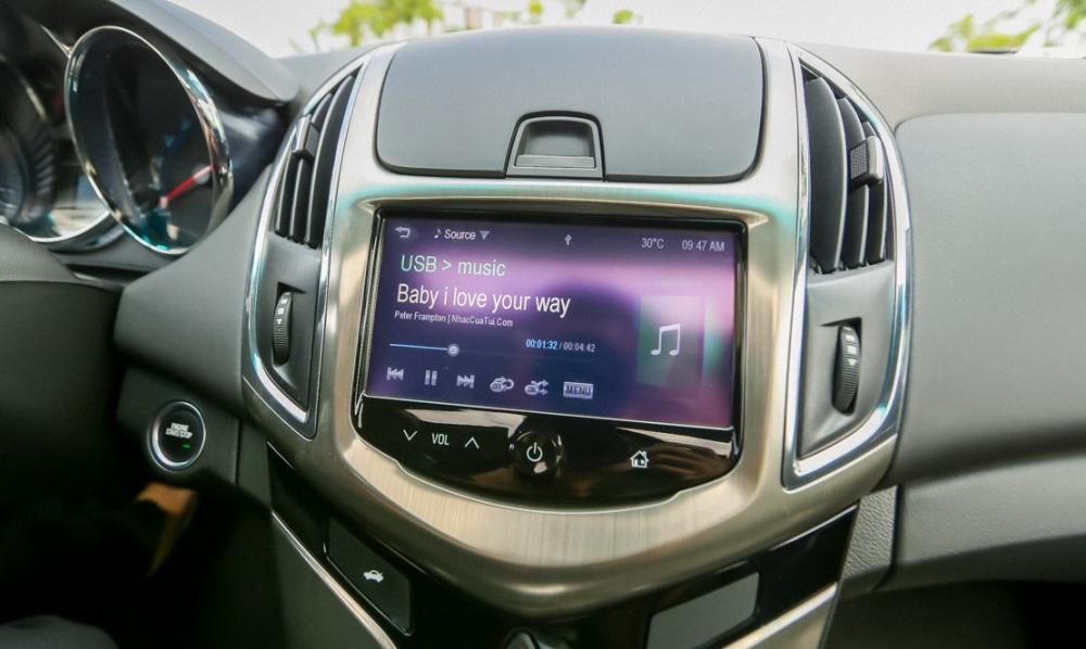 So sánh xe Chevrolet Cruze và Hyundai Elantra: Lão làng đấu với tân binh So sánh xe Chevrolet Cruze và Hyundai Elantra: Lão làng đấu với tân binh