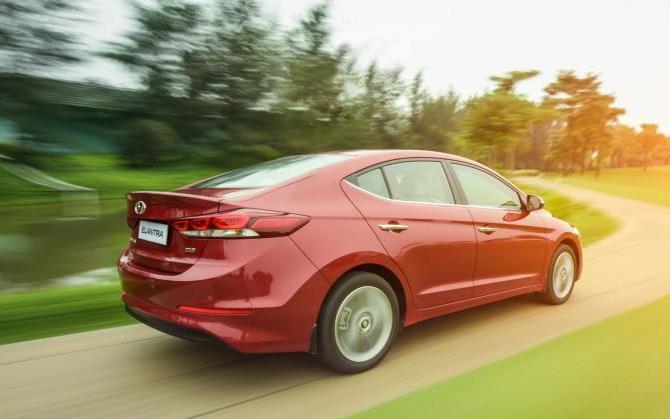 So sánh xe Chevrolet Cruze và Hyundai Elantra: Lão làng đấu với tân binh So sánh xe Chevrolet Cruze và Hyundai Elantra