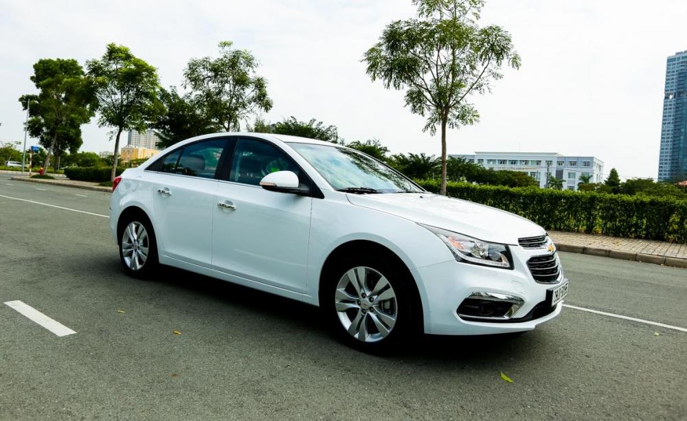 So sánh xe Chevrolet Cruze và Hyundai Elantra: Lão làng đấu với tân binh So sánh xe Chevrolet Cruze và Hyundai Elantra