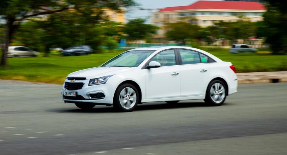 So sánh xe Chevrolet Cruze và Hyundai Elantra: Lão làng đấu với tân binh So sánh xe Chevrolet Cruze và Hyundai Elantra