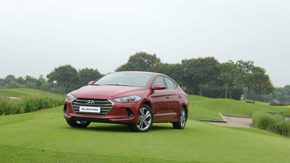 So sánh xe Chevrolet Cruze và Hyundai Elantra: Lão làng đấu với tân binh So sánh xe Chevrolet Cruze và Hyundai Elantra